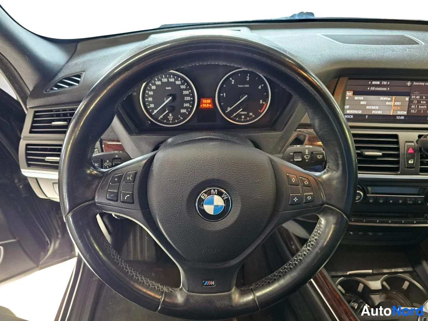 Musta BMW X5 xDrive35d 2010, ohjaamo, kuva 7
