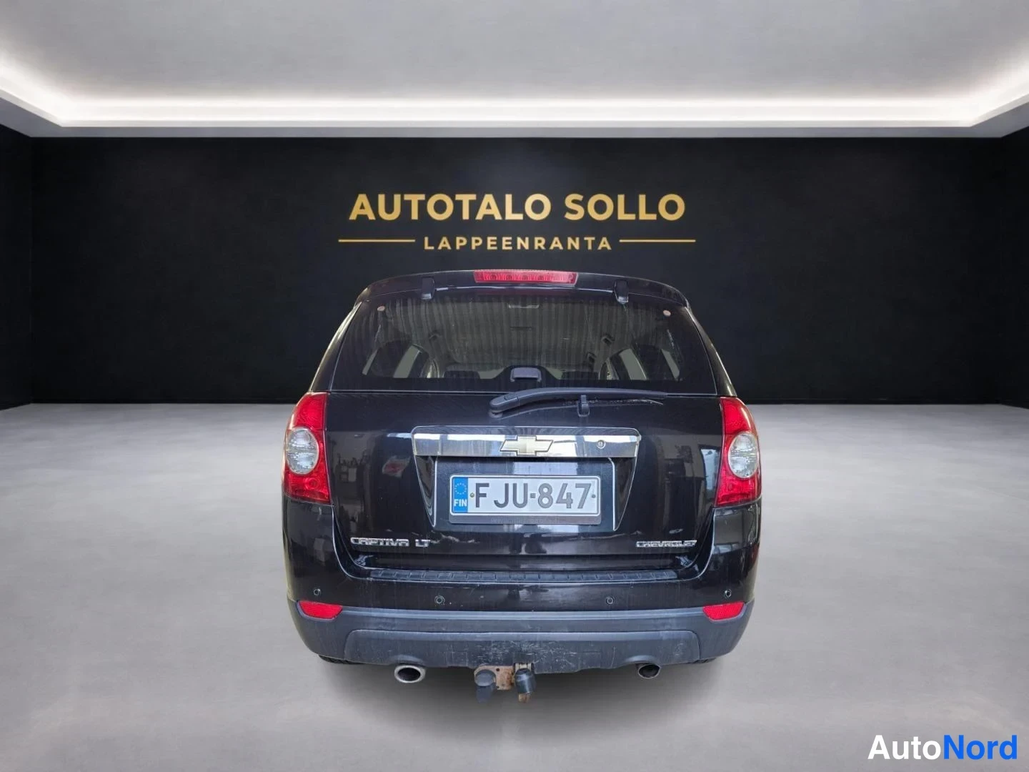 Musta Chevrolet Captiva 2010, takaa, kuva 6
