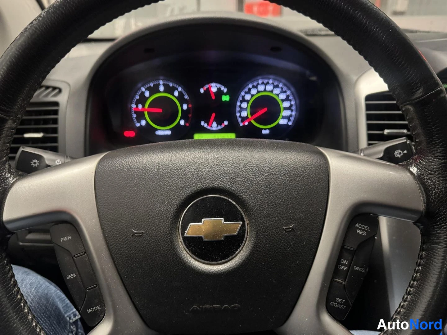 Musta Chevrolet Captiva 2010, yksityiskohta, kuva 11