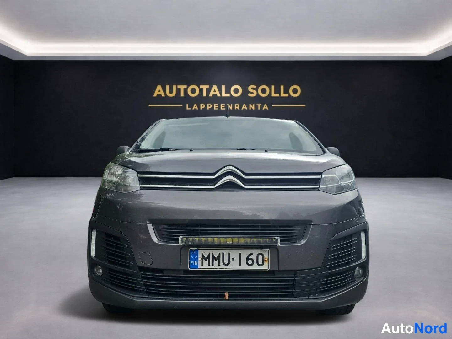 Harmaa Citroen Jumpy 2017, edestä, kuva 3
