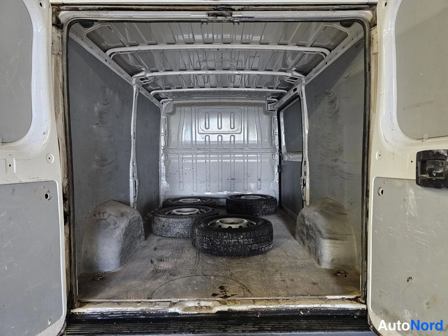 Valkoinen Fiat Ducato 2021, tavaratila, kuva 9