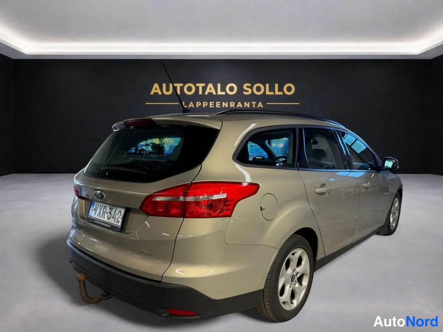 Harmaa Ford Focus 2015, takaviisto, kuva 4