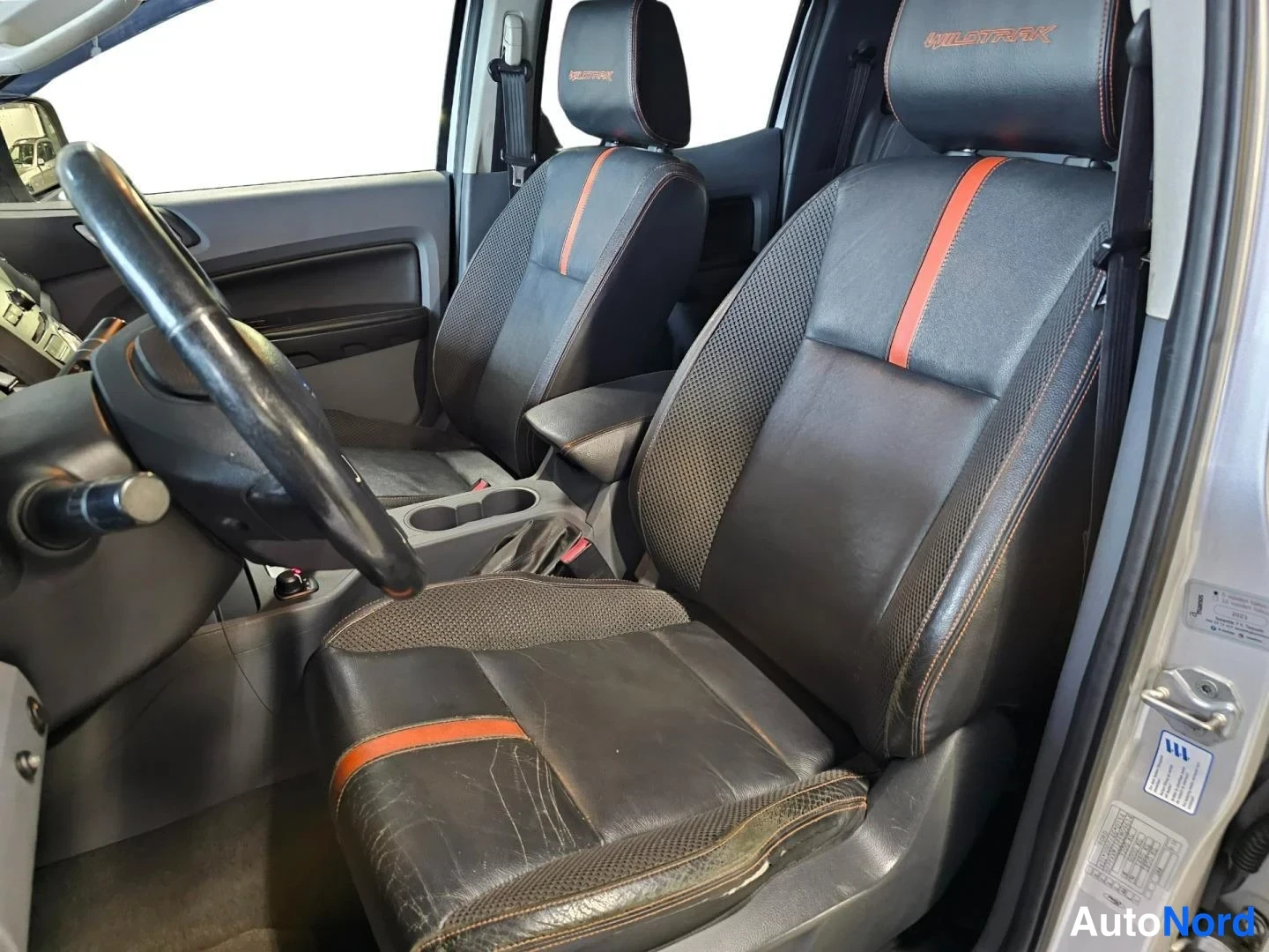 Harmaa Ford Ranger 2014, etuistuimet, kuva 11