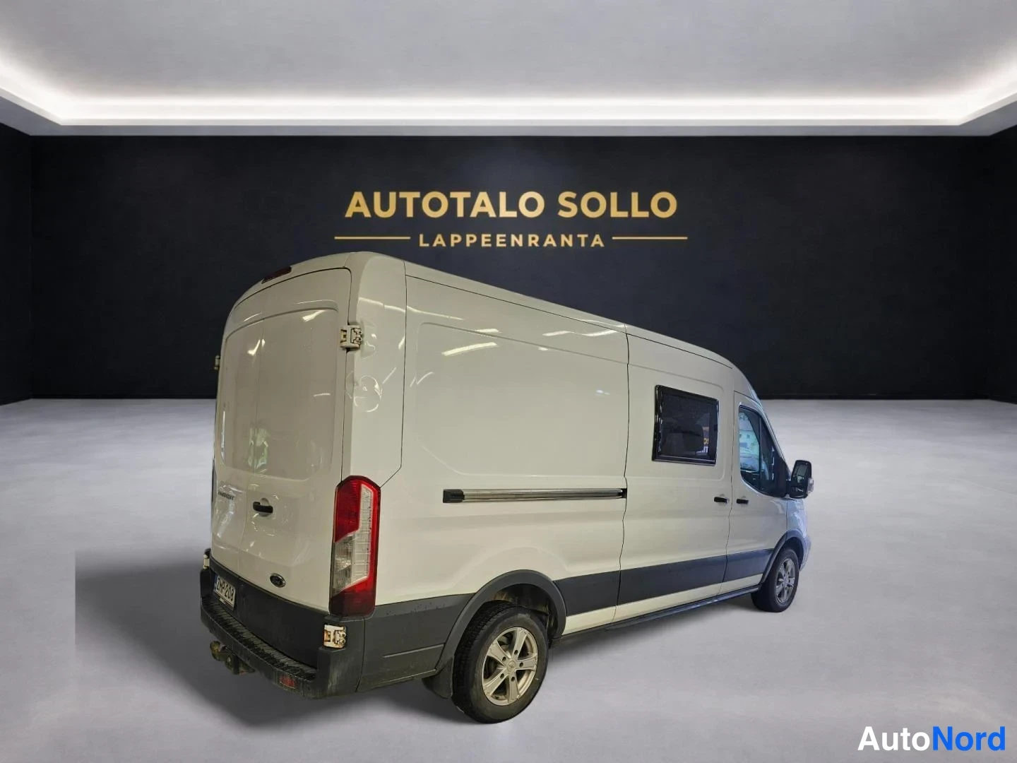 Valkoinen Ford Transit 2017, takaviisto, kuva 4