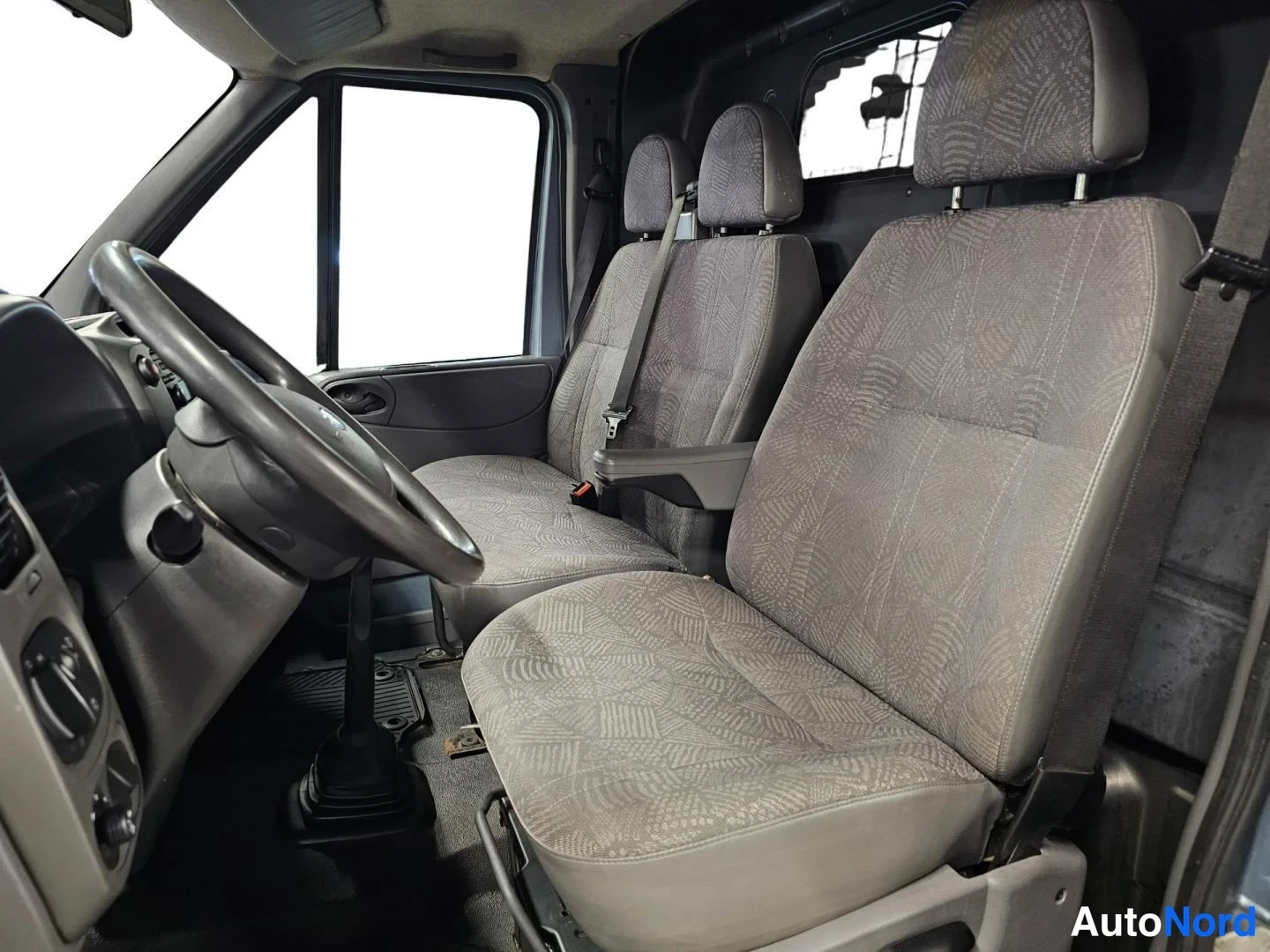 Harmaa Ford Transit 2007, etuistuimet, kuva 9