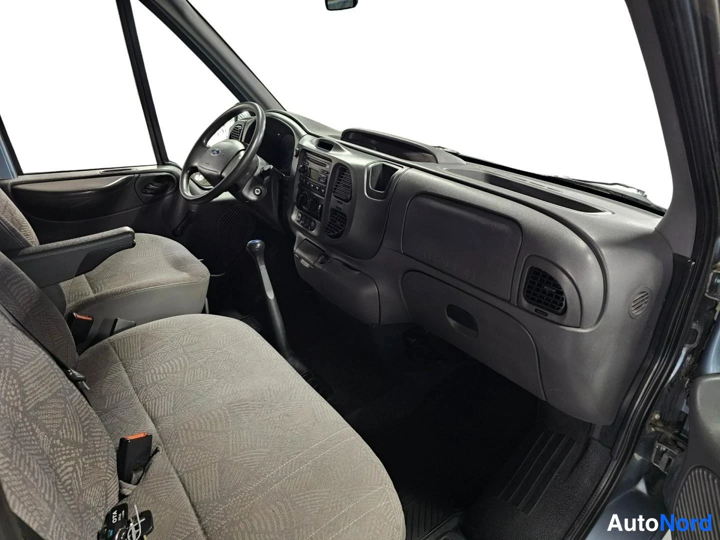 Harmaa Ford Transit 2007, ohjaamo, kuva 7