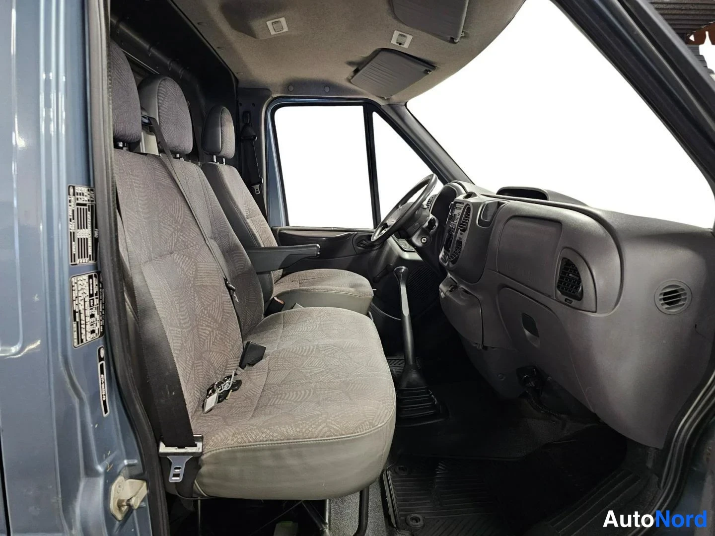 Harmaa Ford Transit 2007, etuistuimet, kuva 10