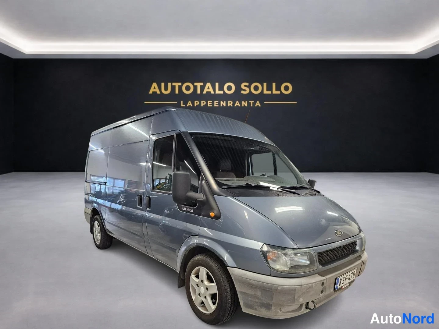 Harmaa Ford Transit 2007, etuviisto, keula oikealle, kuva 2
