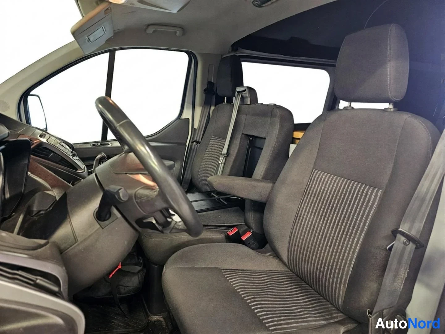 Valkoinen Ford Transit Custom 2014, etuistuimet, kuva 9