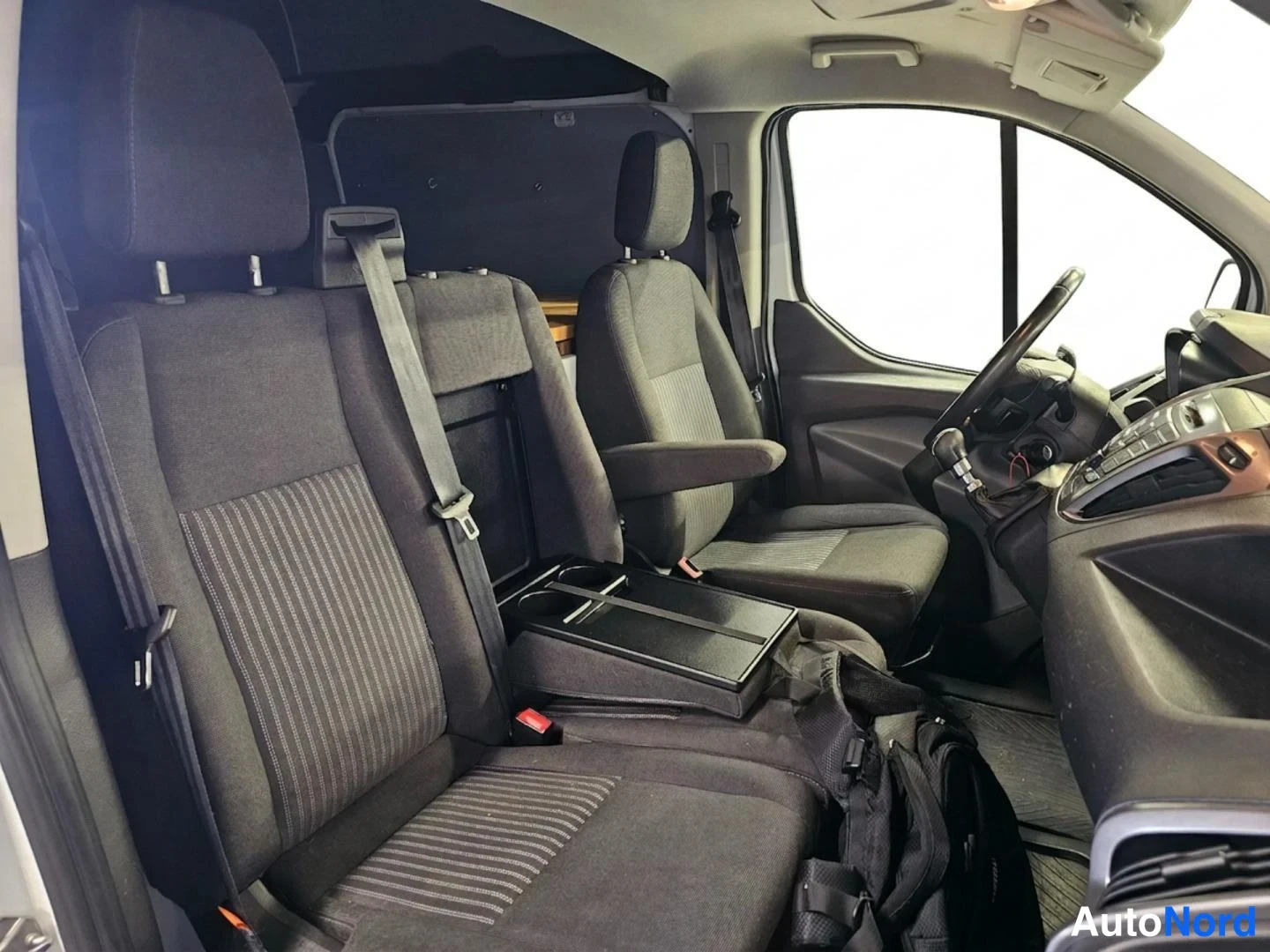 Valkoinen Ford Transit Custom 2014, takaistuimet, kuva 11