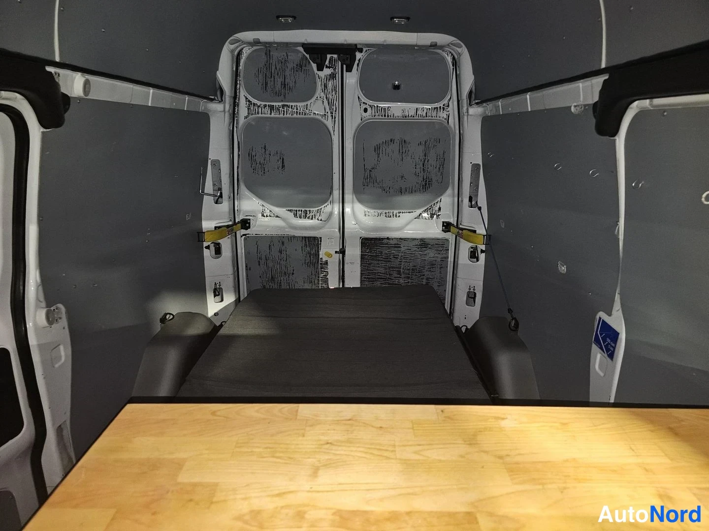 Valkoinen Ford Transit Custom 2014, tavaratila, kuva 17