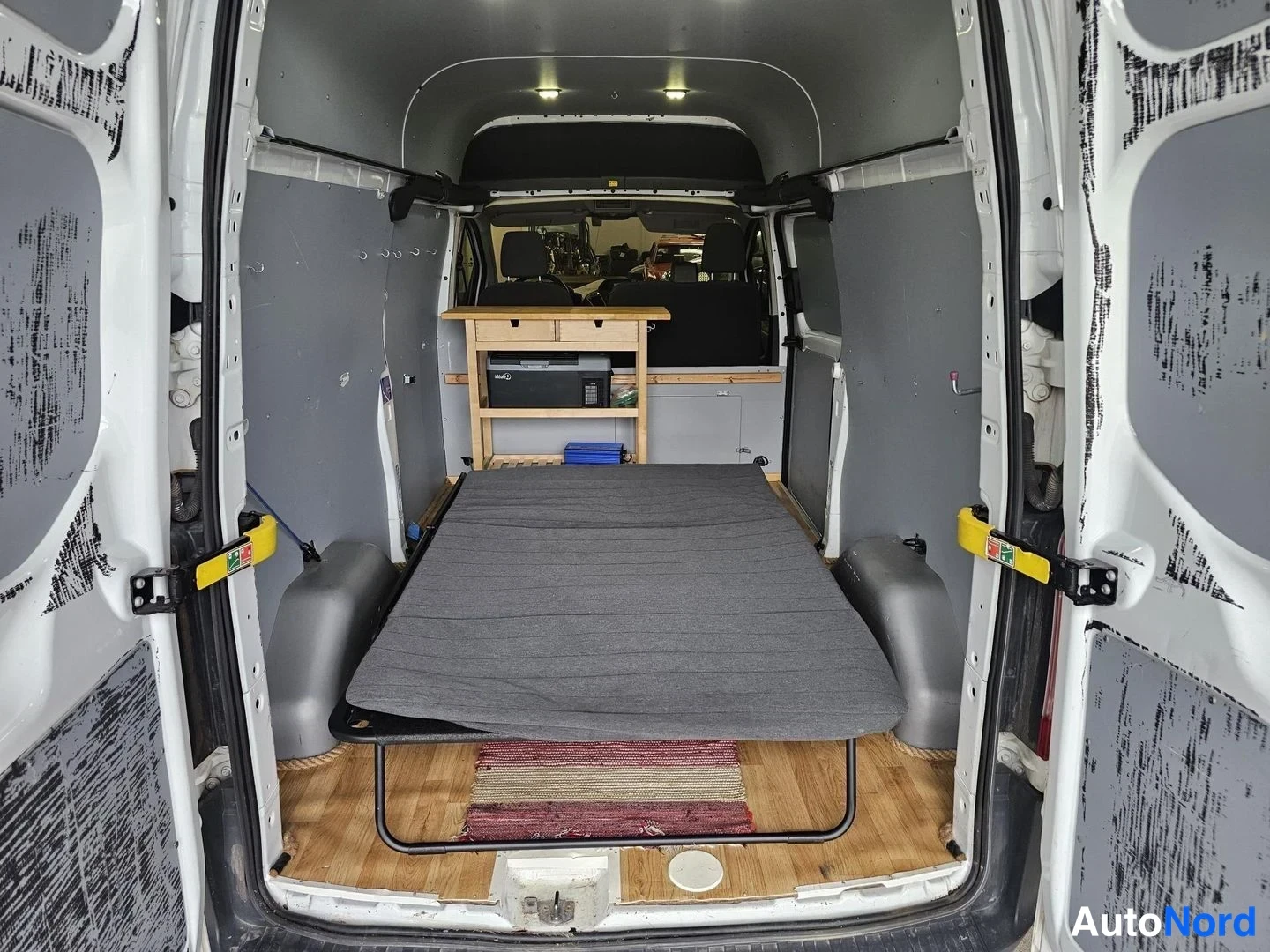 Valkoinen Ford Transit Custom 2014, tavaratila, kuva 15