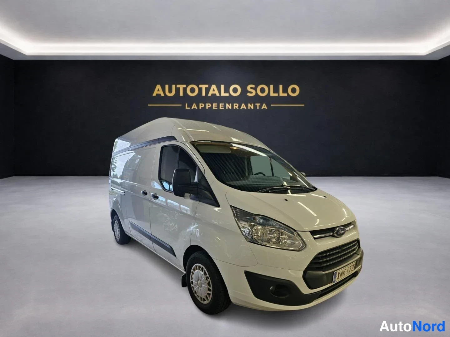 Valkoinen Ford Transit Custom 2014, etuviisto, keula oikealle, kuva 2