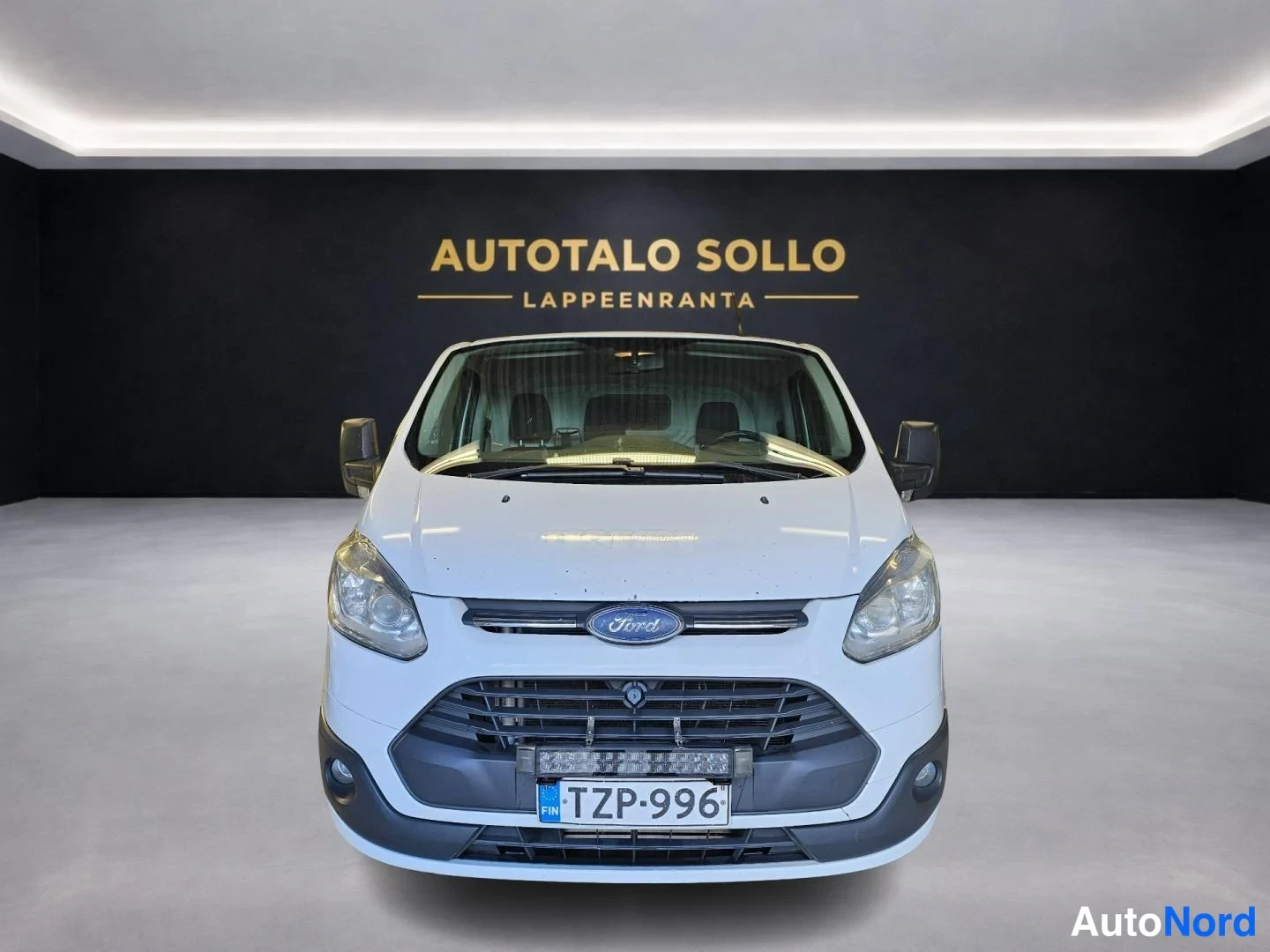 Valkoinen Ford Transit Custom 2015, edestä, kuva 3