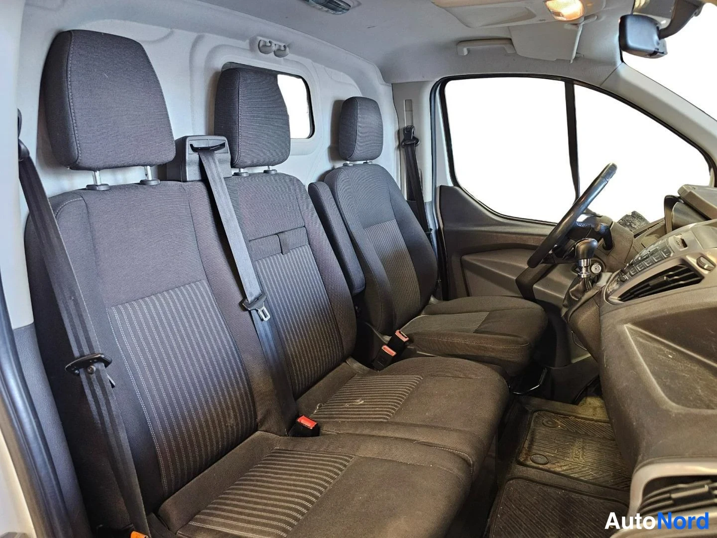 Valkoinen Ford Transit Custom 2015, etuistuimet, kuva 10