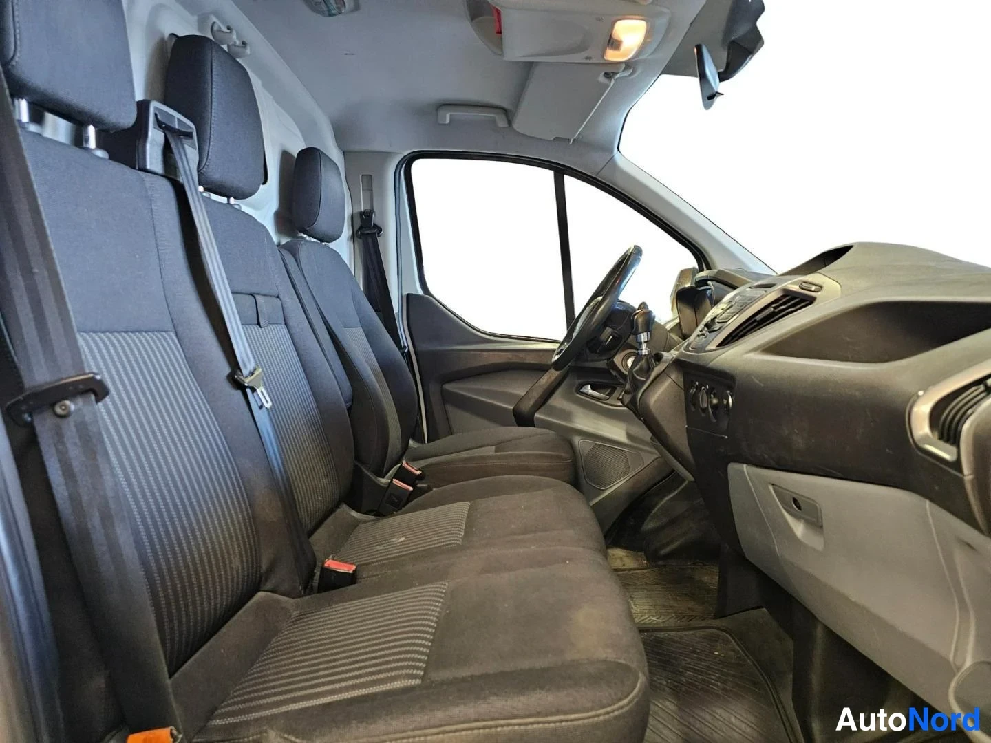 Valkoinen Ford Transit Custom 2015, etuistuimet, kuva 11