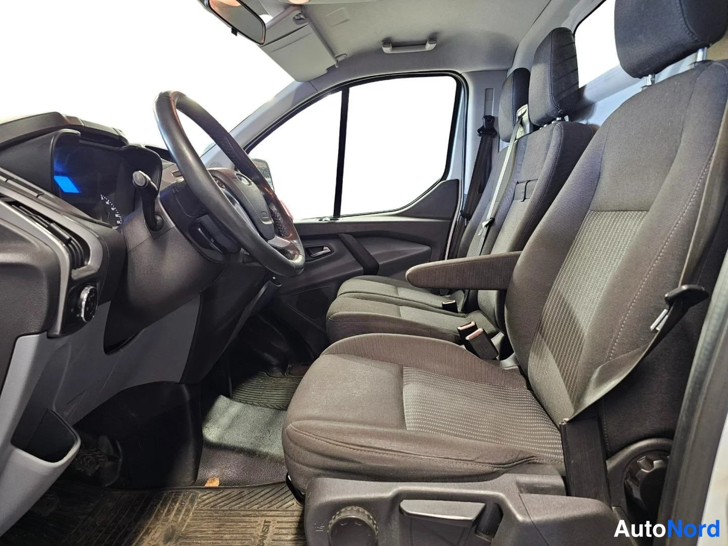 Valkoinen Ford Transit Custom 2013, ohjaamo, kuva 7