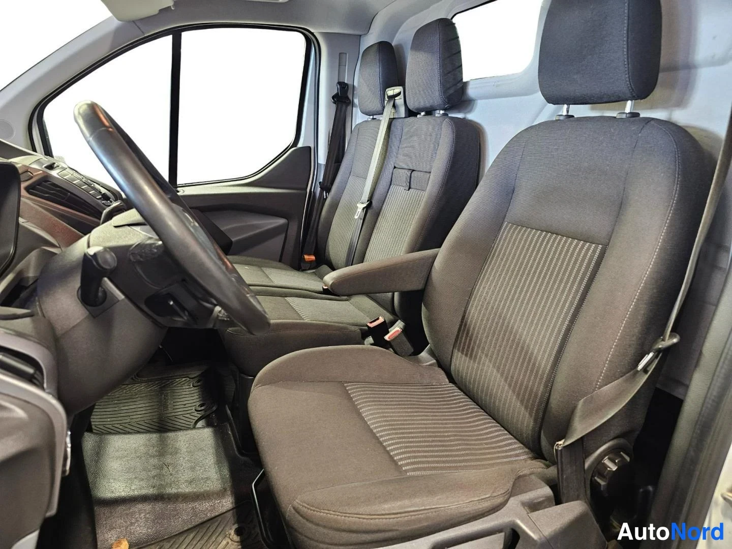 Valkoinen Ford Transit Custom 2013, etuistuimet, kuva 9