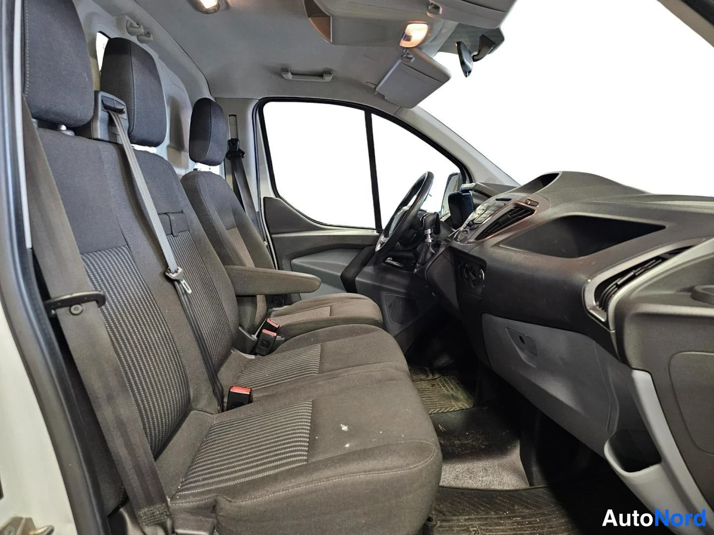 Valkoinen Ford Transit Custom 2013, etuistuimet, kuva 10