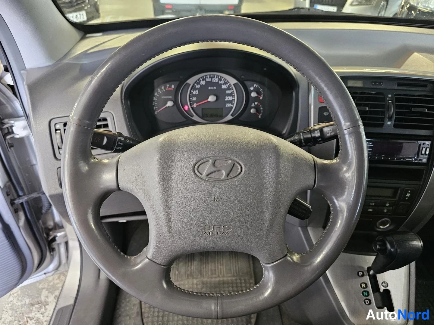 Harmaa Hyundai Tucson 2006, ohjaamo, kuva 7