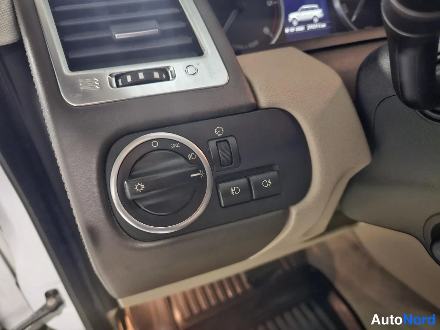 Valkoinen Land Rover Range Rover Sport 2011, yksityiskohta, kuva 20