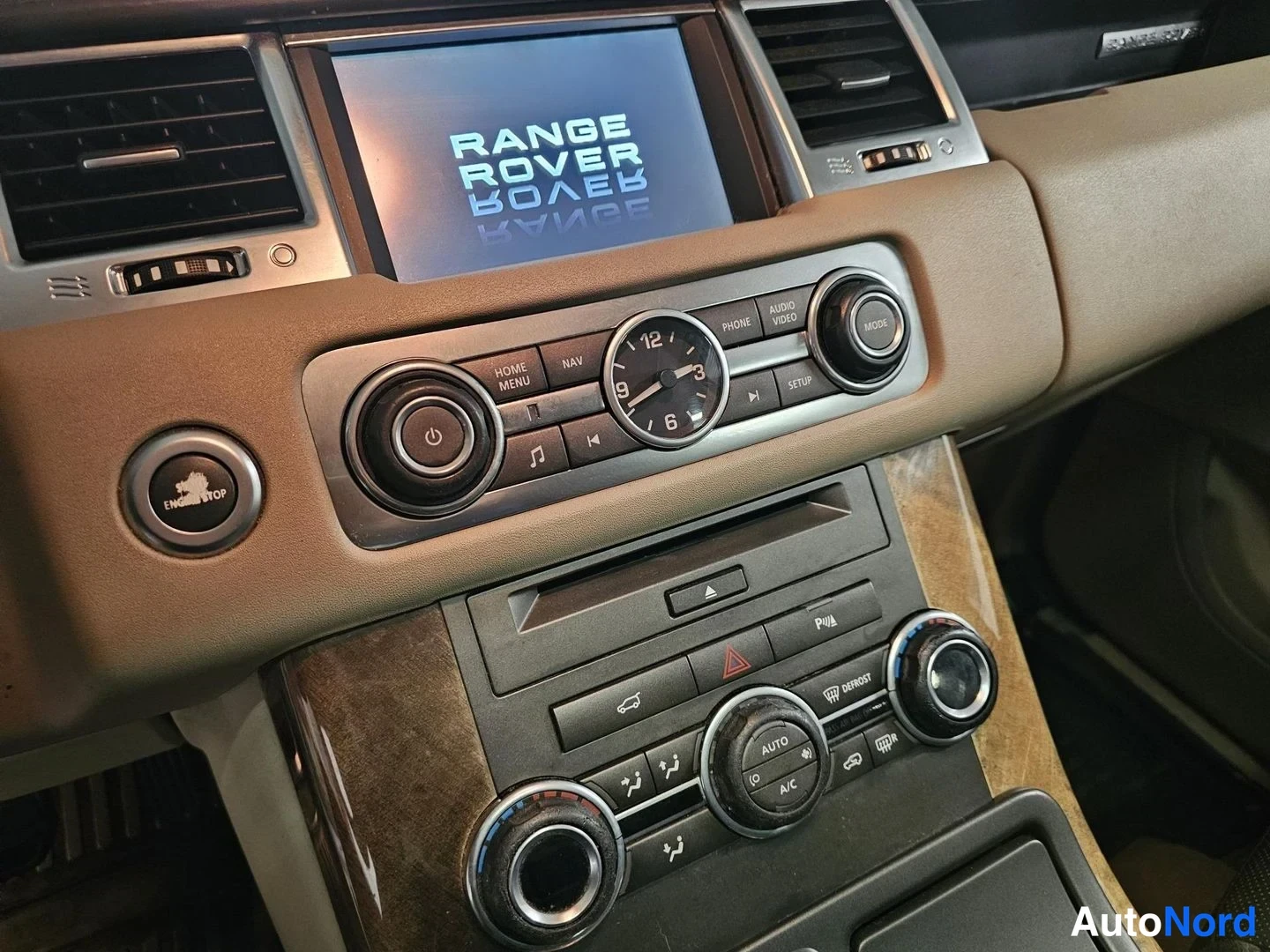 Valkoinen Land Rover Range Rover Sport 2011, ohjaamo, kuva 7