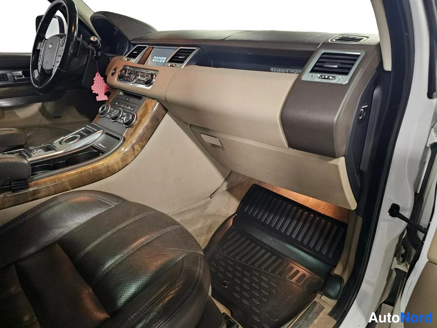 Valkoinen Land Rover Range Rover Sport 2011, ohjaamo, kuva 9