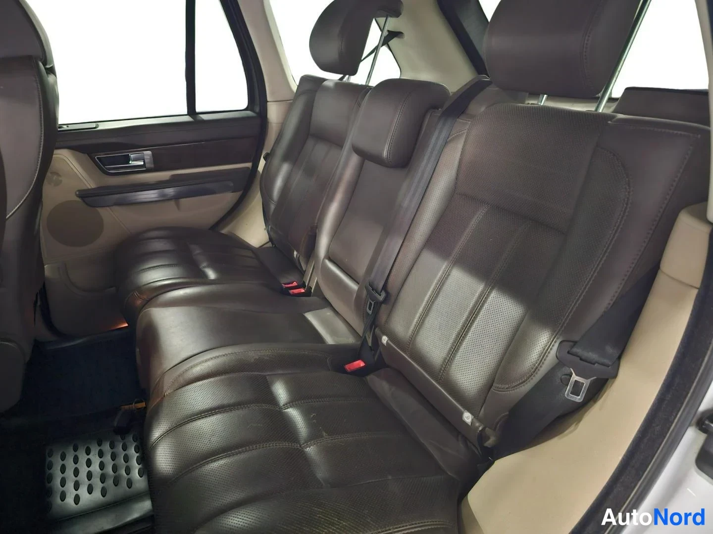 Valkoinen Land Rover Range Rover Sport 2011, takaistuimet, kuva 14