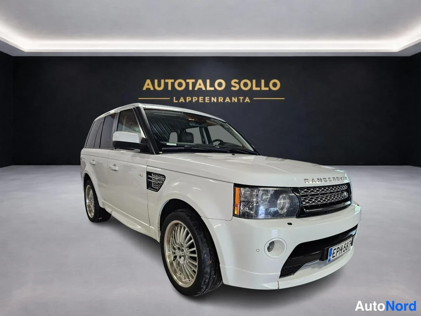 Valkoinen Land Rover Range Rover Sport 2011, etuviisto, keula oikealle, kuva 2