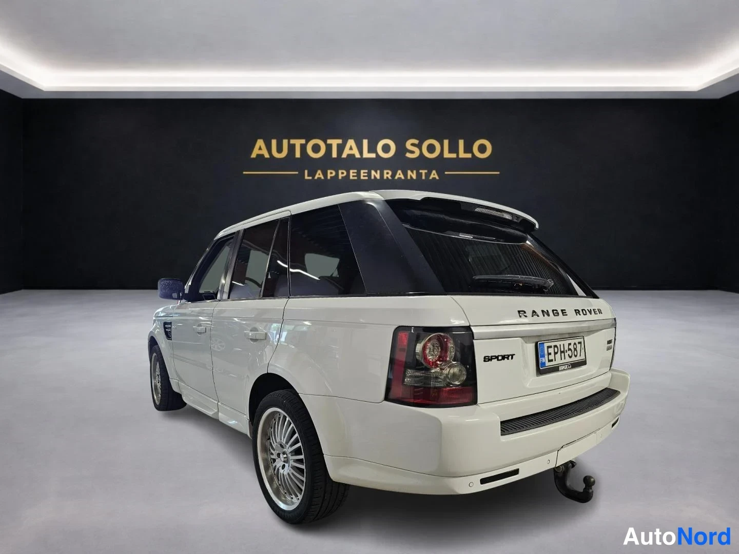 Valkoinen Land Rover Range Rover Sport 2011, takaviisto, kuva 4