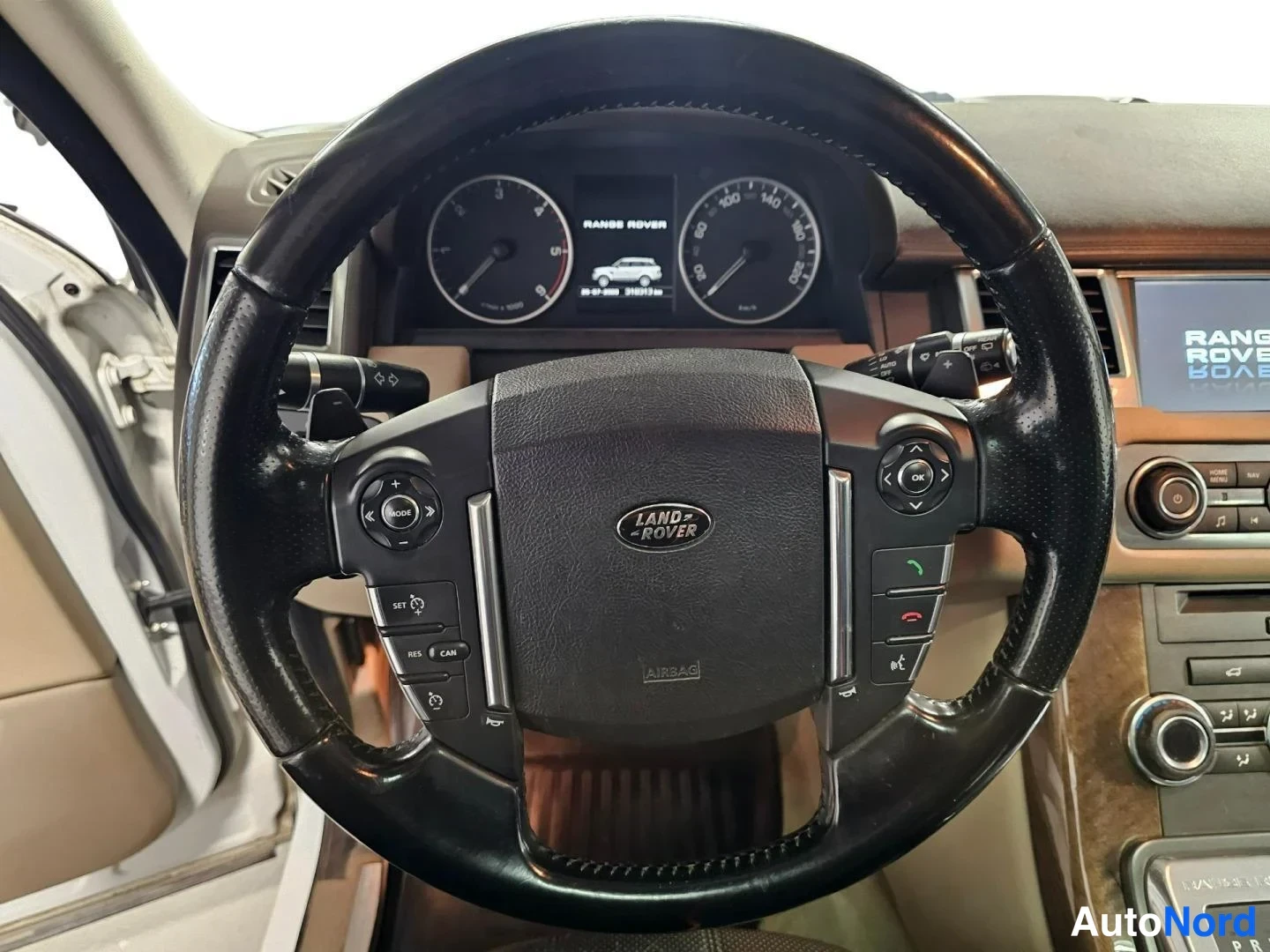 Valkoinen Land Rover Range Rover Sport 2011, yksityiskohta, kuva 17