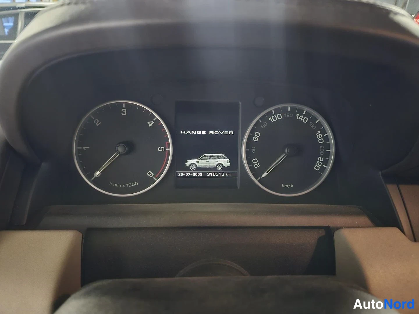 Valkoinen Land Rover Range Rover Sport 2011, yksityiskohta, kuva 23