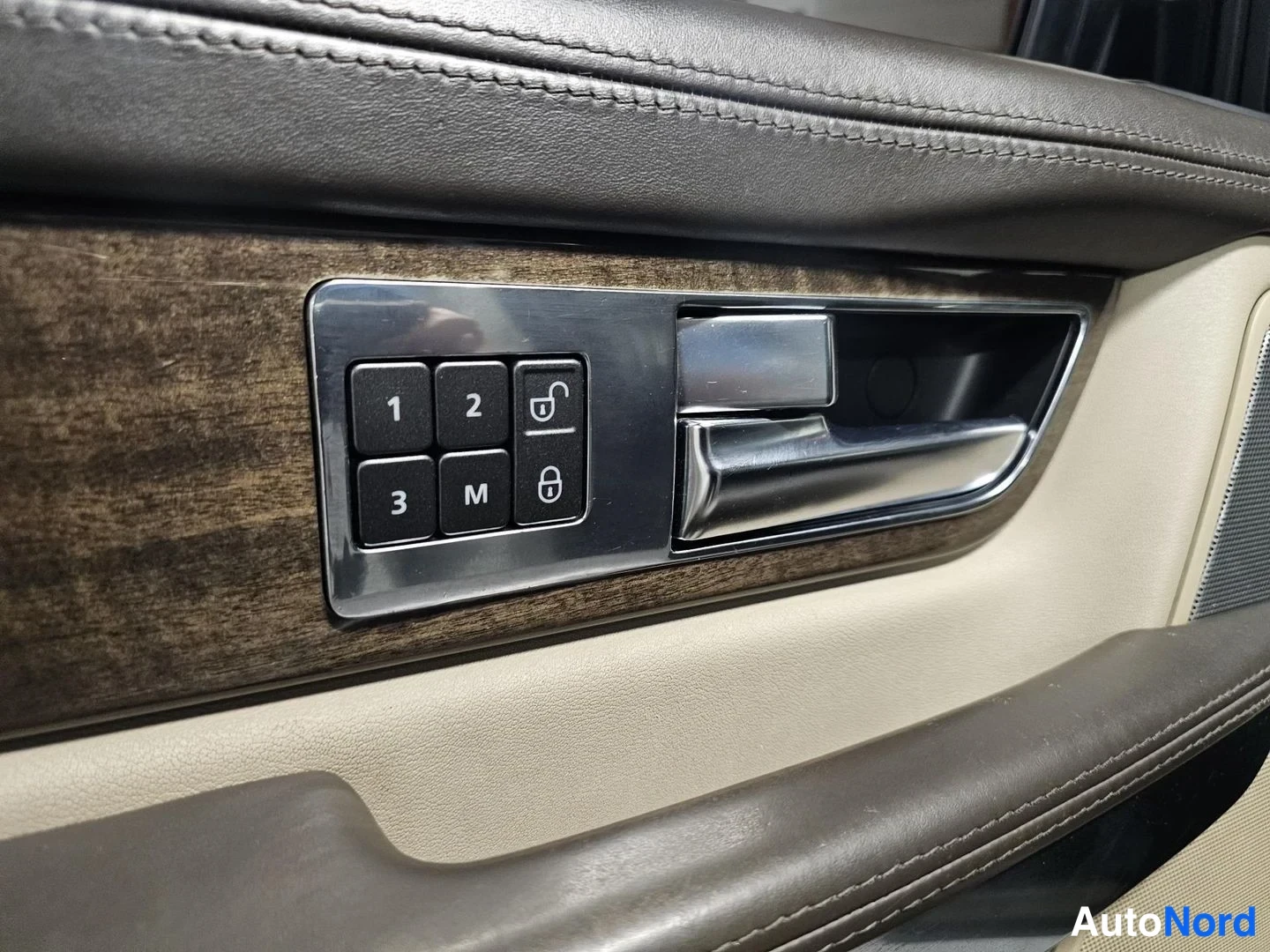 Valkoinen Land Rover Range Rover Sport 2011, yksityiskohta, kuva 18