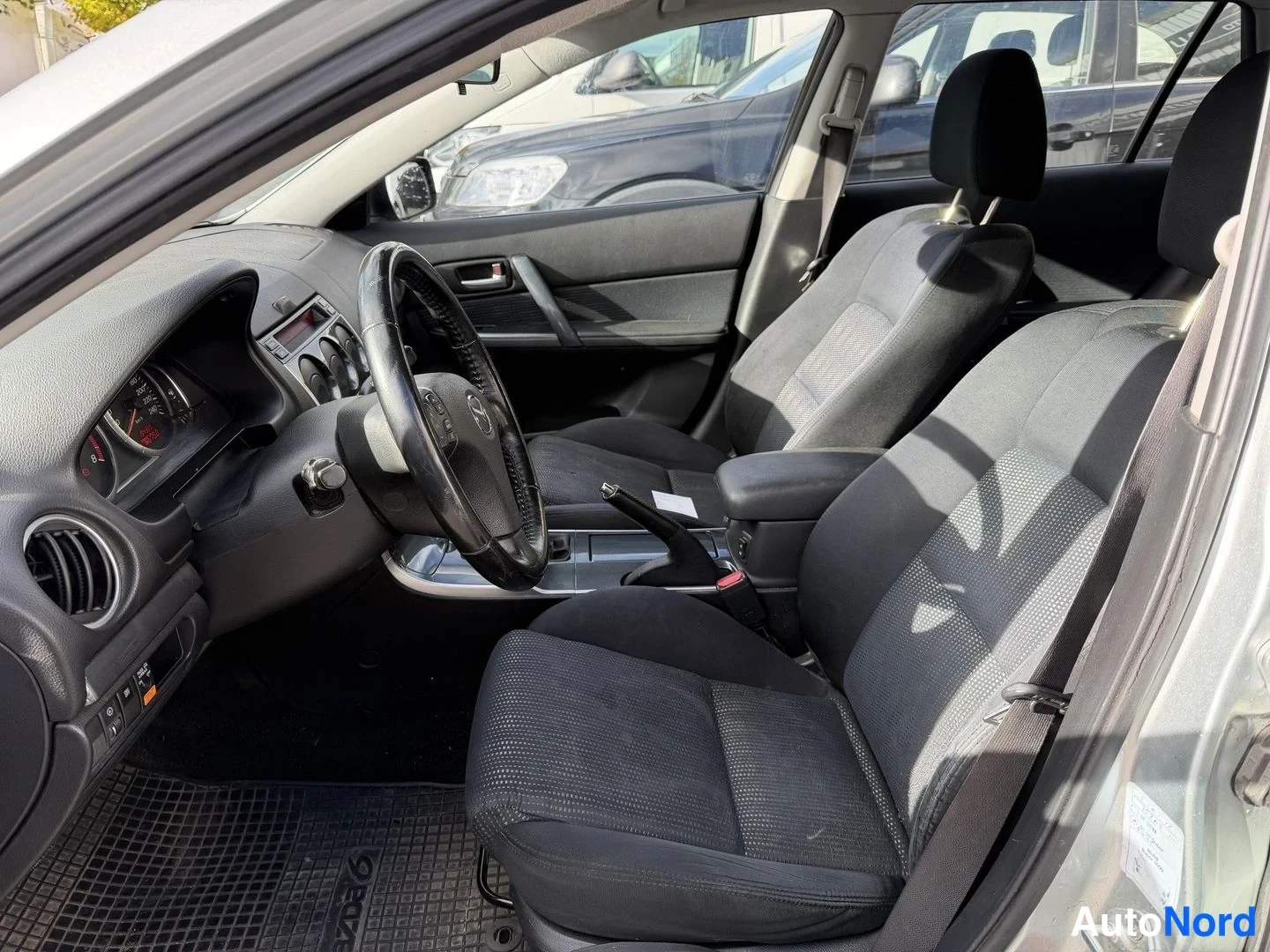Harmaa Mazda 6 2007, ohjaamo, kuva 5