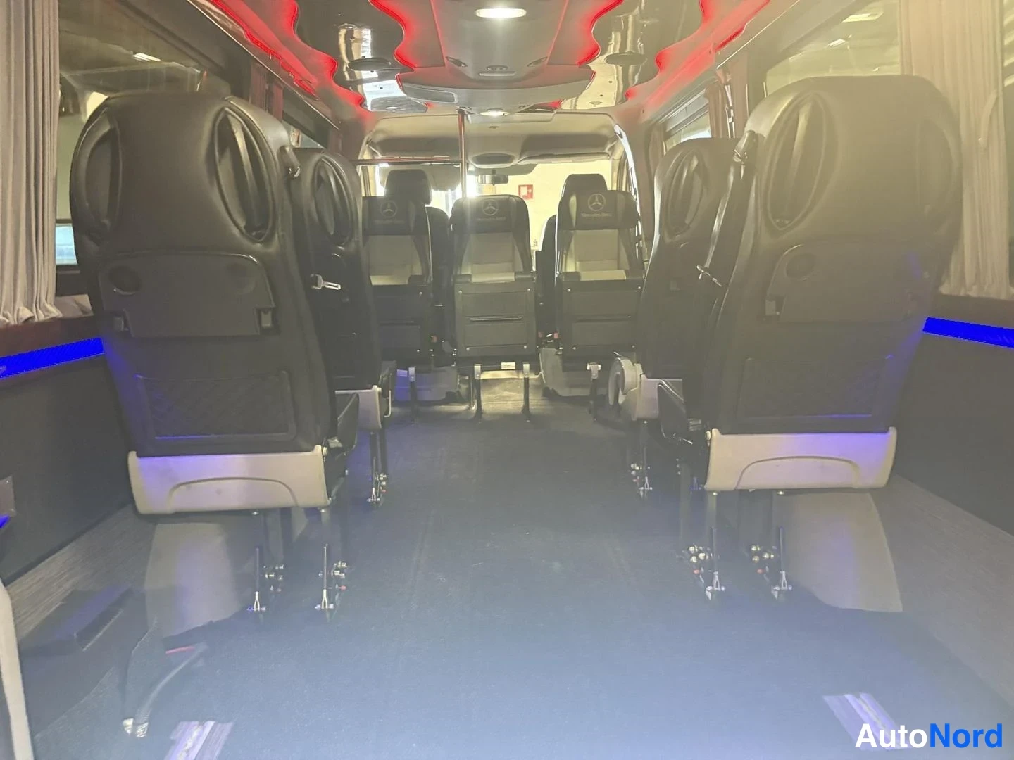 Sininen Mercedes-Benz Sprinter 2015, takaistuimet, kuva 11