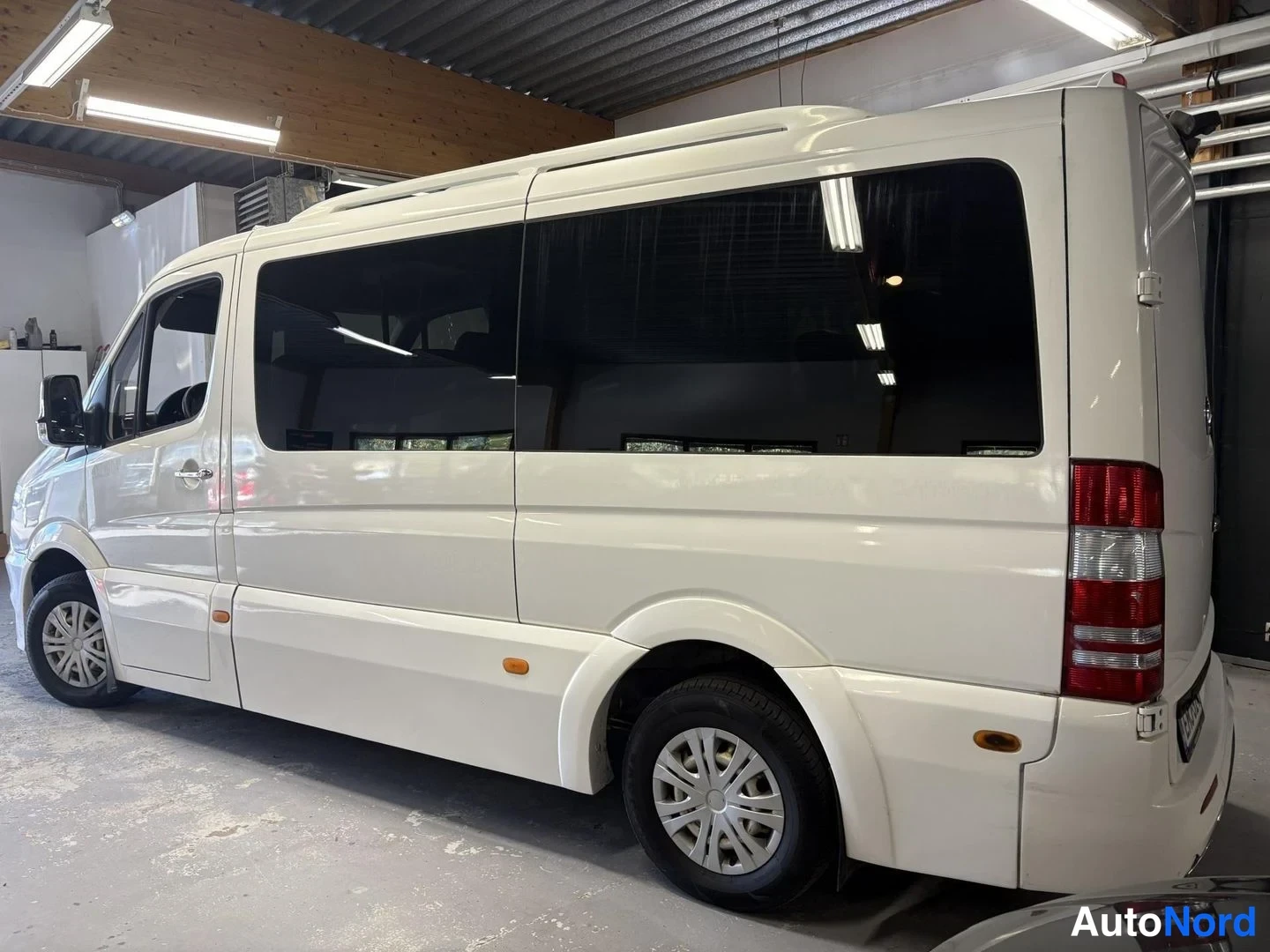 Sininen Mercedes-Benz Sprinter 2015, takaviisto, kuva 6