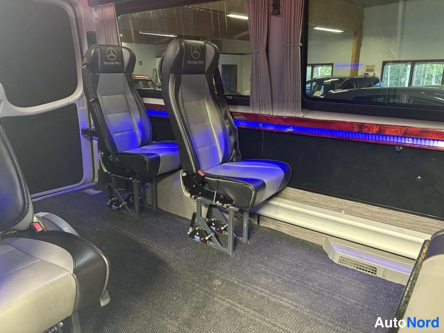 Sininen Mercedes-Benz Sprinter 2015, takaistuimet, kuva 9