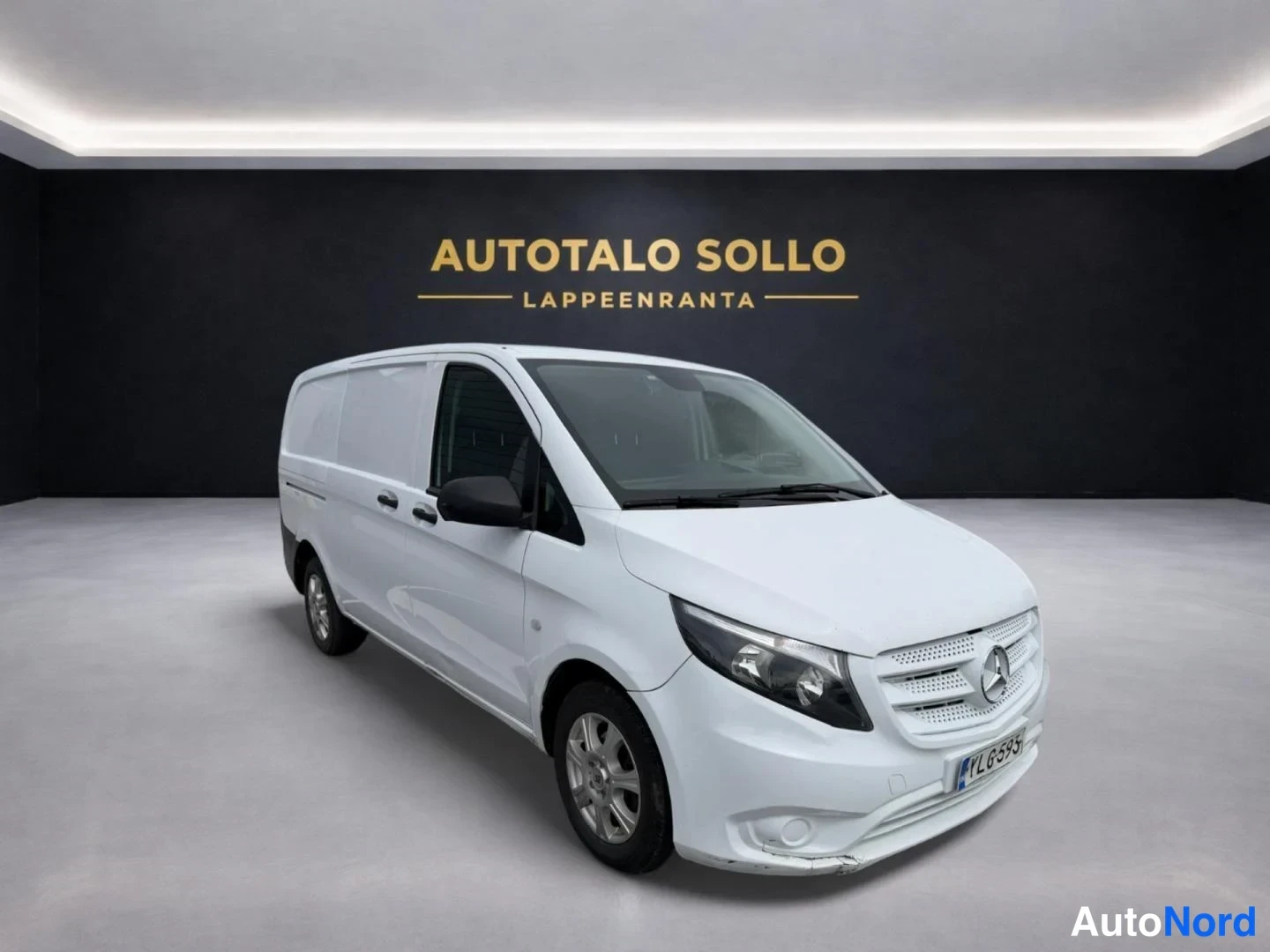 Valkoinen Mercedes-Benz Vito 111 CDI 2019, etuviisto, keula oikealle, kuva 2