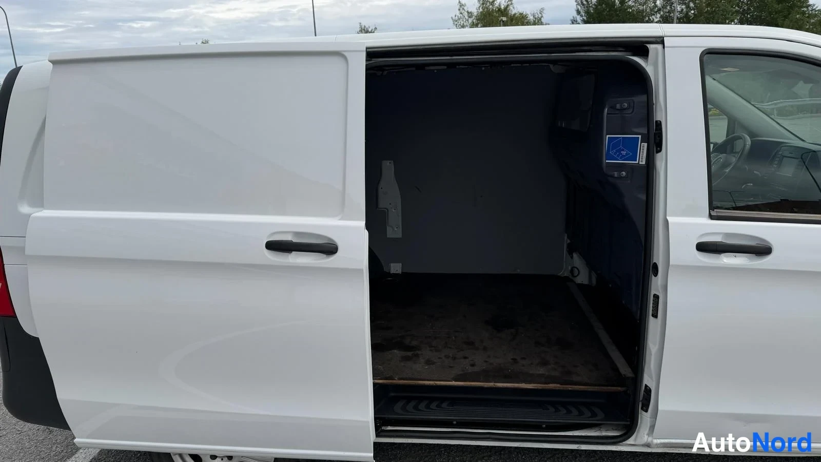 Valkoinen Mercedes-Benz Vito 111 CDI 2019, sivulta, kuva 3