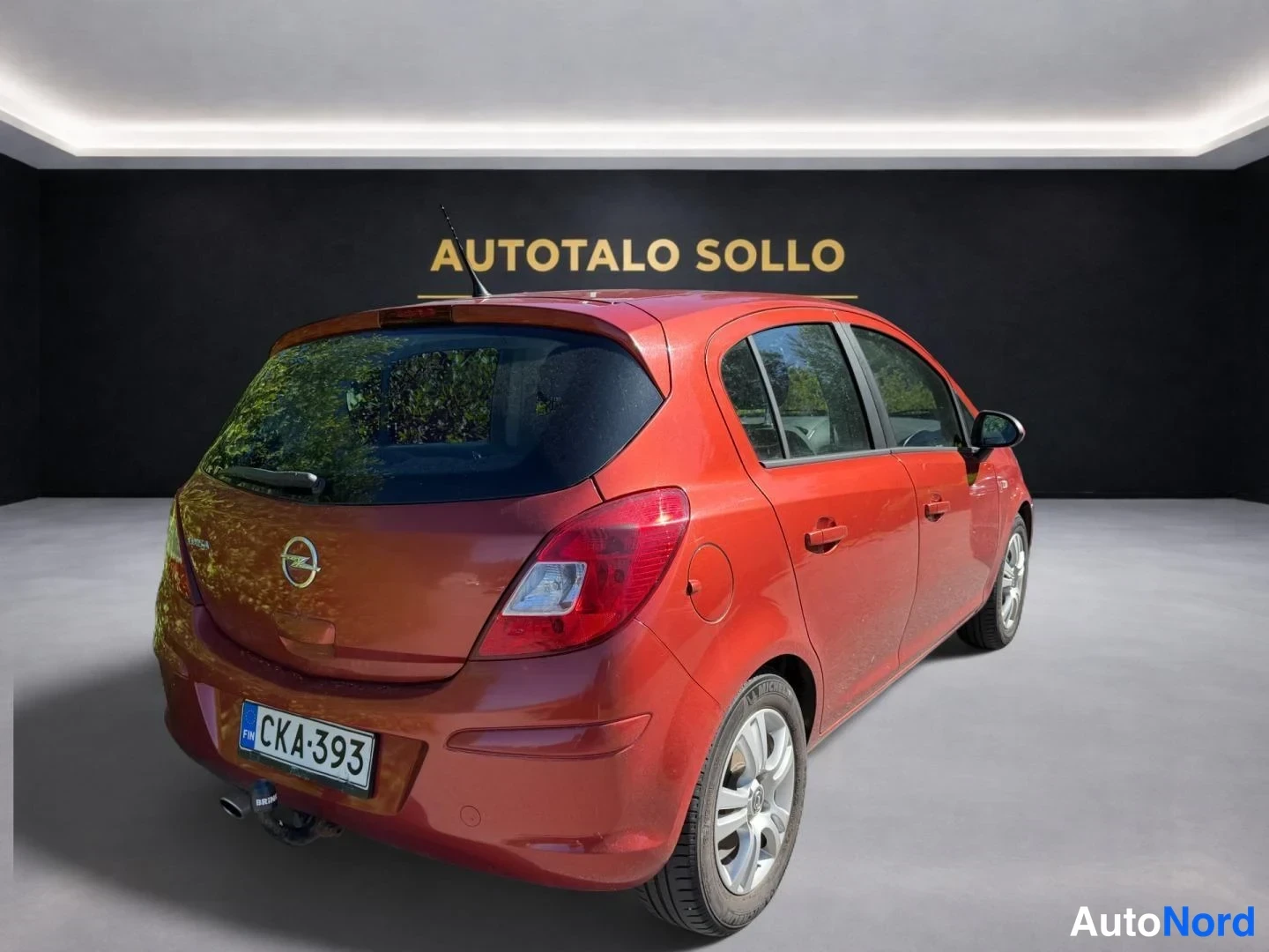 Musta Opel Corsa 2013, takaviisto, kuva 3