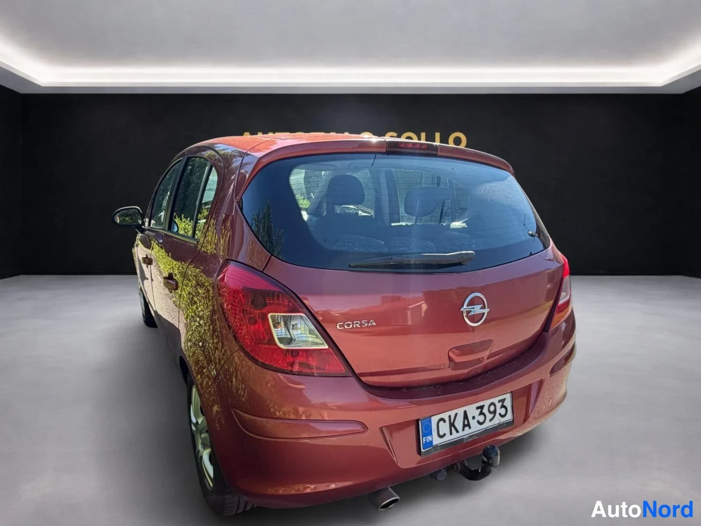 Musta Opel Corsa 2013, takaviisto, kuva 4