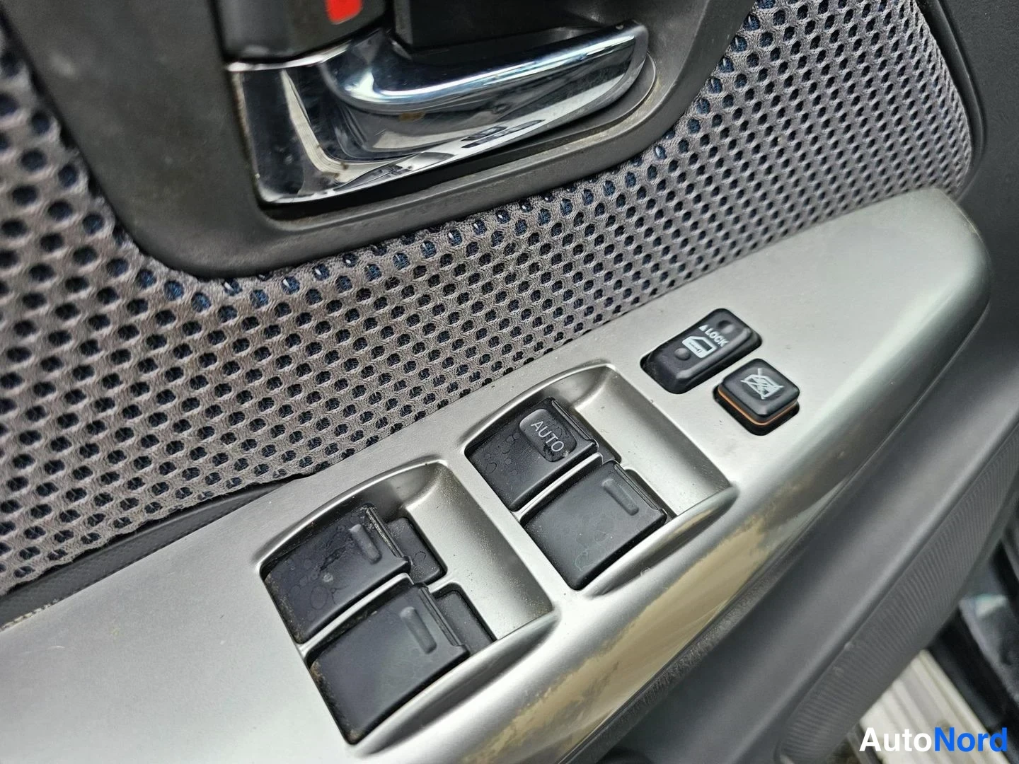 Black Toyota Hilux 2013, detail, photo 22