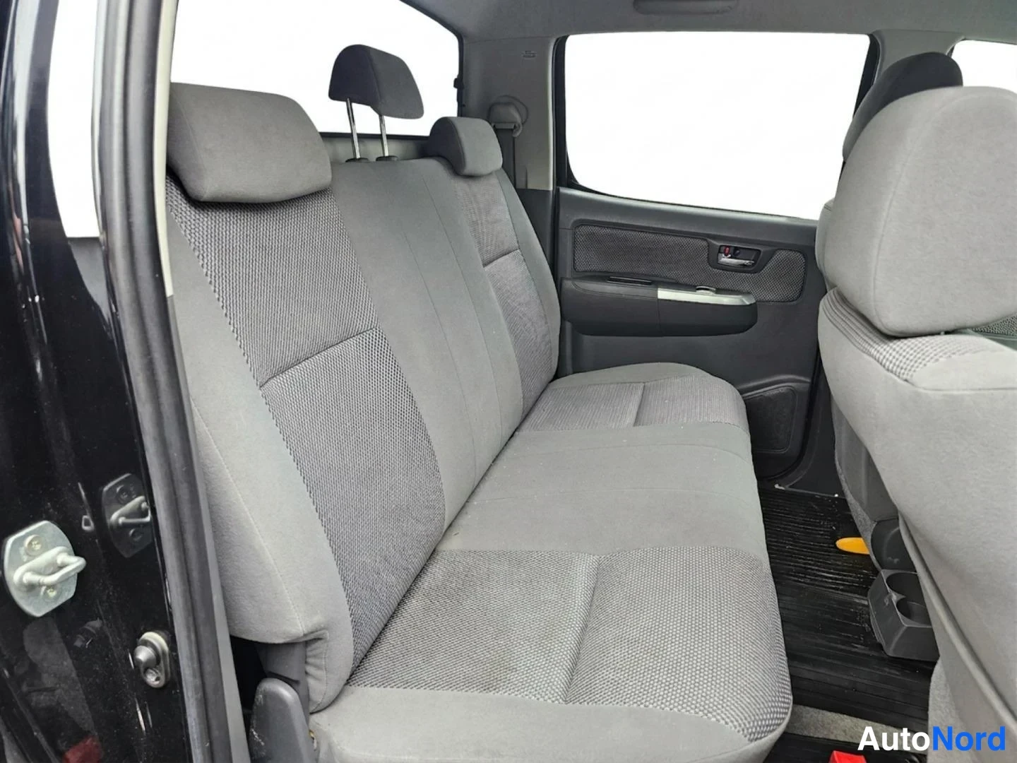 Black Toyota Hilux 2013, rear seats, photo 15
