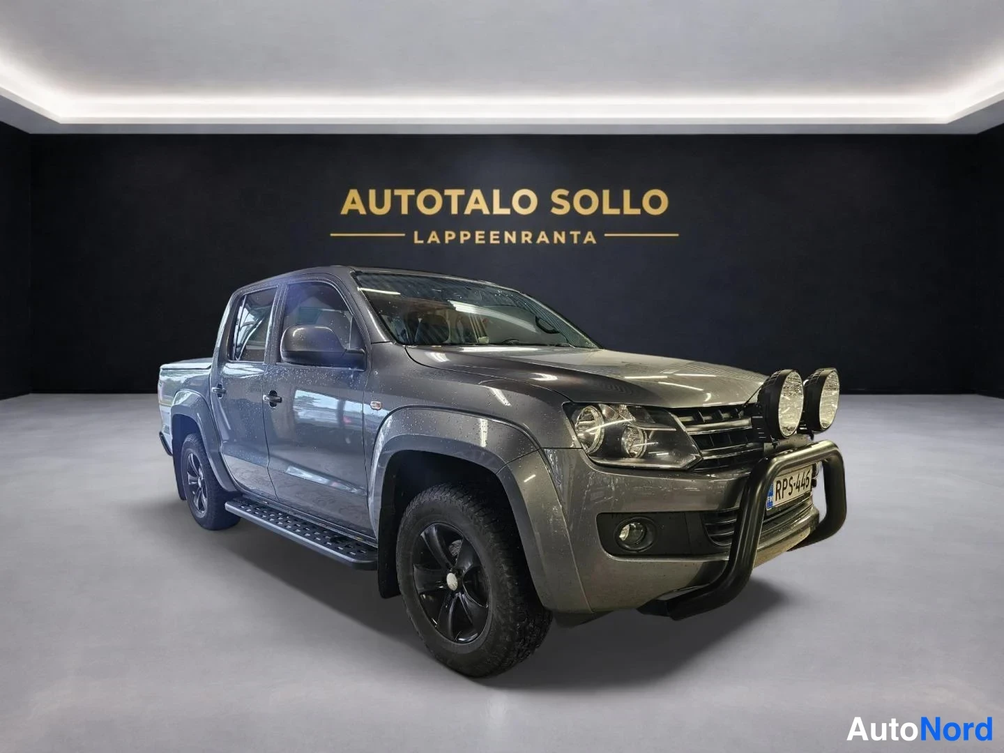 Harmaa Volkswagen Amarok 2012, etuviisto, keula oikealle, kuva 2