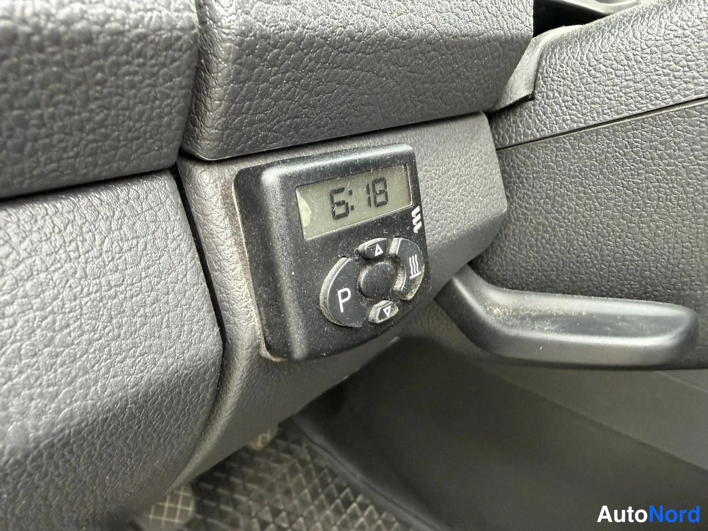 Harmaa Volkswagen Amarok 2012, yksityiskohta, kuva 12