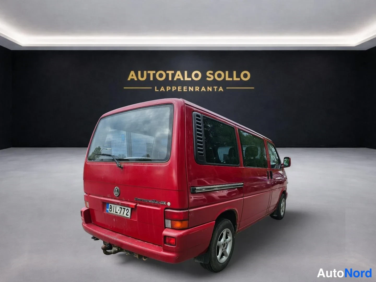 Punainen Volkswagen Caravelle 1997, takaviisto, kuva 4
