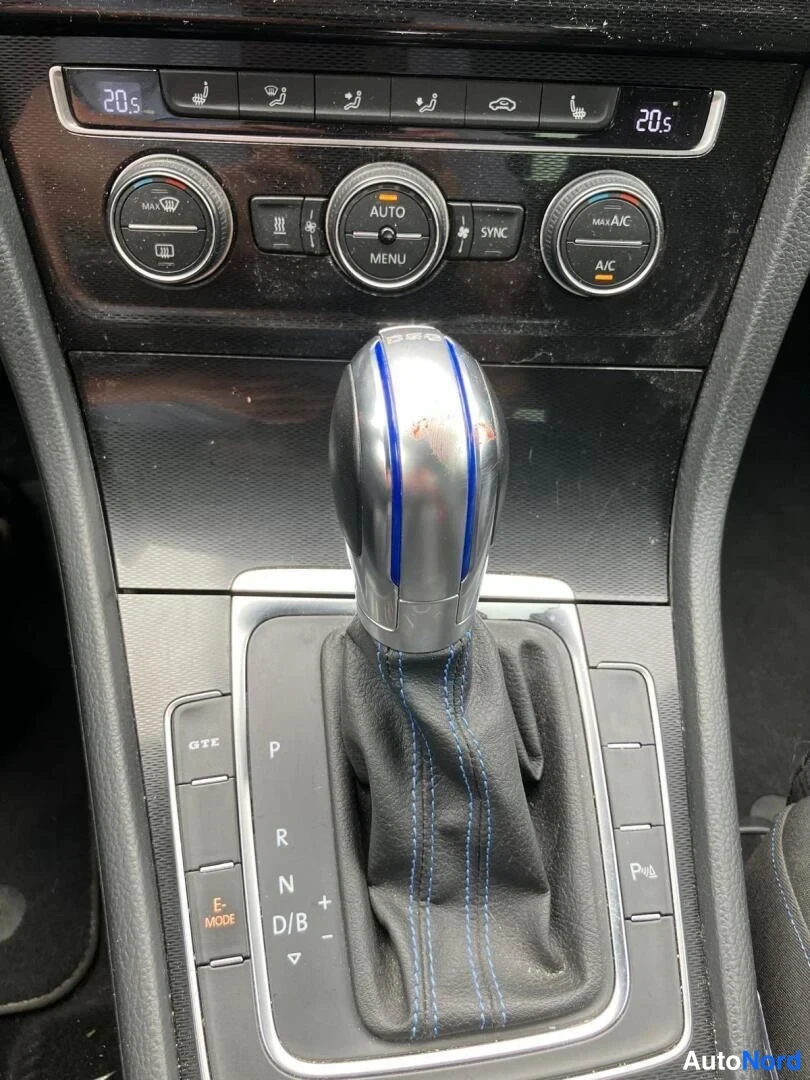Musta Volkswagen Golf 2015, yksityiskohta, kuva 21