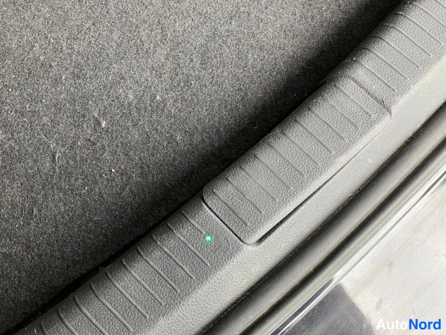 Musta Volkswagen Golf 2015, yksityiskohta, kuva 25