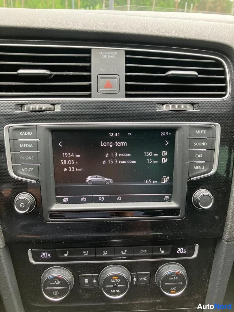 Musta Volkswagen Golf 2015, yksityiskohta, kuva 17