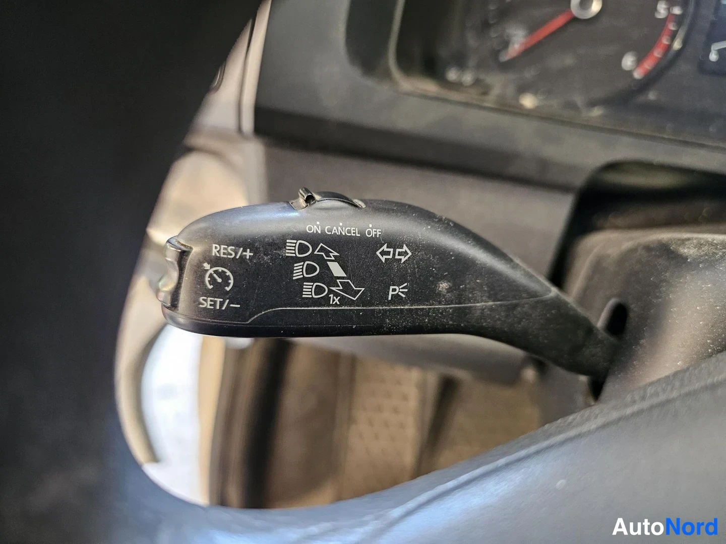 Valkoinen Volkswagen Transporter 2018, yksityiskohta, kuva 17